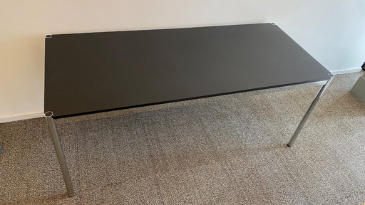 Preciosa mesa USM Haller de 200x100x74cm.