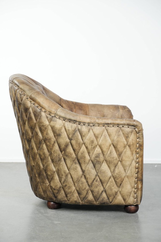 Image 1 of Einzigartiger, stilvoller und bequemer Chesterfield-Clubsessel aus Kuhfell mit einer wunderschönen Farbkombination.