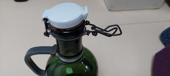 Image 1 of Bouteille ancienne Gerrix à bouchon basculant avec poignée, verre vert