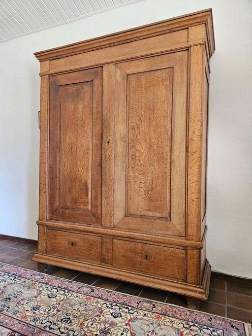 Armoire majestueuse en chêne (antique)