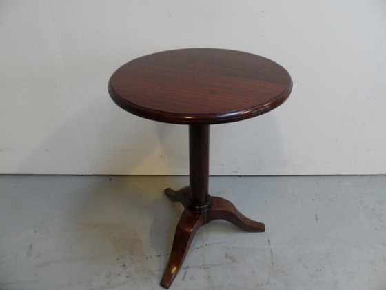 Image 1 of Table d'appoint ronde vintage en acajou