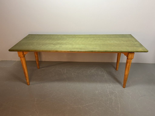Tavolo da pranzo in faggio di metà secolo con piano in vernice trasparente verde tenue, anni '80.