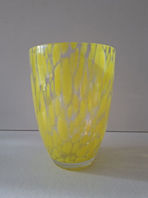 Murano vase yellow.