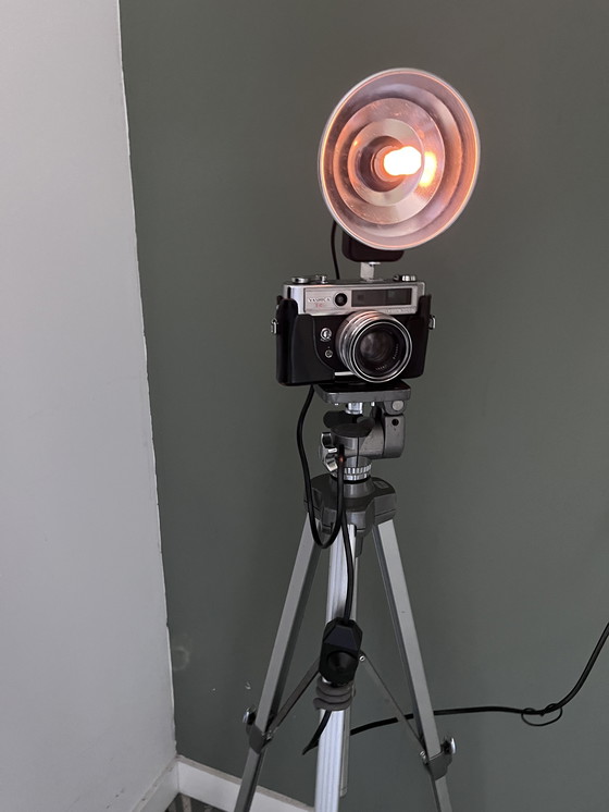 Image 1 of Lámpara de cámara sobre trípode