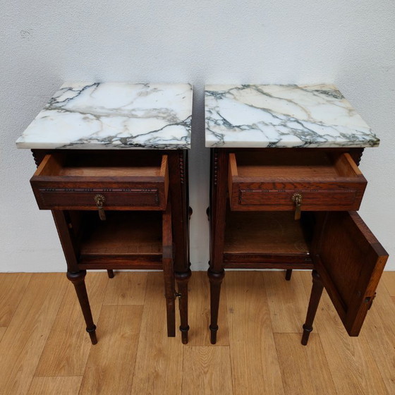 Image 1 of Set antiker Nachttische/Beistelltische mit Marmorplatten