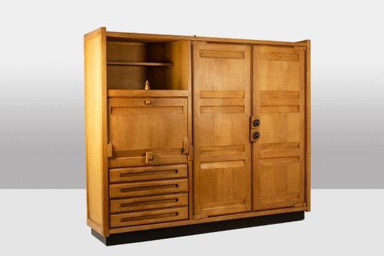 Image 1 of Guillerme e Chambron. Armadio in rovere con scrivania integrata. 1970-80
