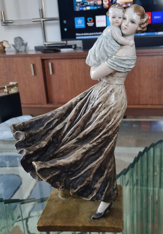 Image 1 of Escultura Madre e hijo de A. Voltanetti para Capodimonte