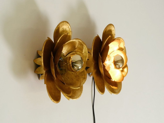 Image 1 of Due splendide e grandi lampade da parete dorate, modello "Ninfea", Italia, anni '60.