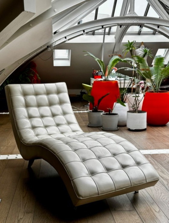 Image 1 of 2 chaise longue in pelle bianca