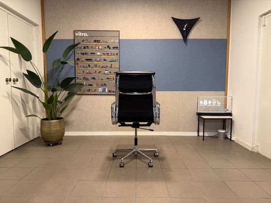 Vitra | Eames | EA219 | Black Leather & Chrome | 1 Piece – Office chairs, Aluminium (photo 5 of 15)