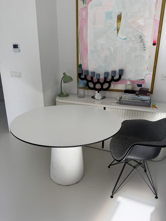Moooi Container 120cm – Mesas de comedor, Plastic (photo 5 of 5)