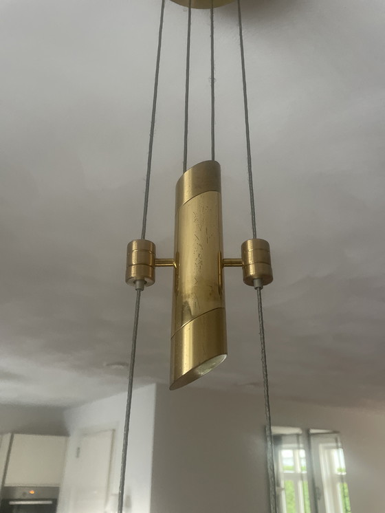 Image 1 of Suspension B+M Leuchten « Hauteur réglable » Montage au plafond Laiton mat/poli Verre flammé blanc mat Années 1990