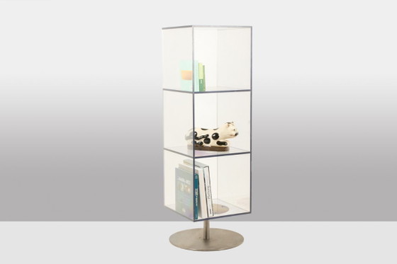 Image 1 of Zwei Säulenregale aus Plexiglas und gebürstetem Metall. 1970er-80er Jahre.