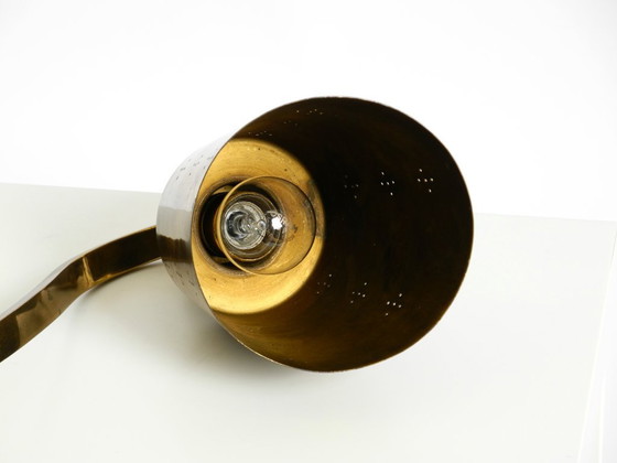 Image 1 of Magnifique lampe de table en laiton massif, rare et imposante, typique du design moderne du milieu du XXe siècle | 48 cm | 18,9"