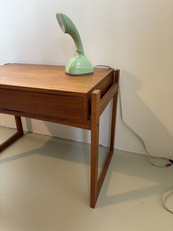 Image 1 of Cómoda mesita de noche H. Sigh & Son