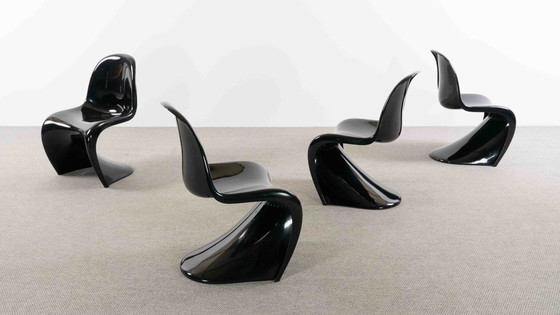 Image 1 of SET VAN 4 PANTON STOELEN IN ZWART, ONTWORPEN DOOR VERNER PANTON VOOR HERMAN MILLER, 1971