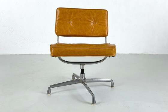 Image 1 of Impresionante par de sillas intermedias ES101 diseñadas por Charles y Ray Eames para Herman Miller en la década de 1960.