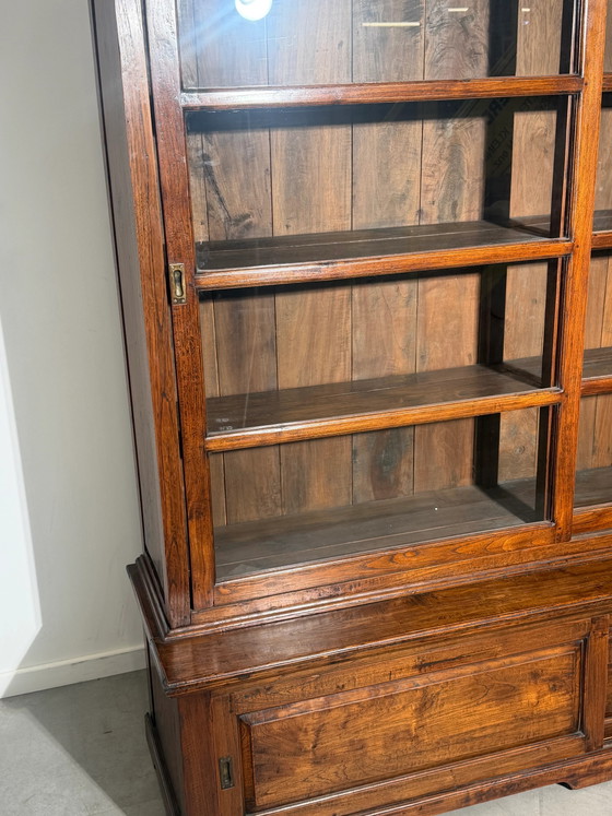 Vitrina de Teca con Puertas Correderas – Vidrio (photo 7 of 9)