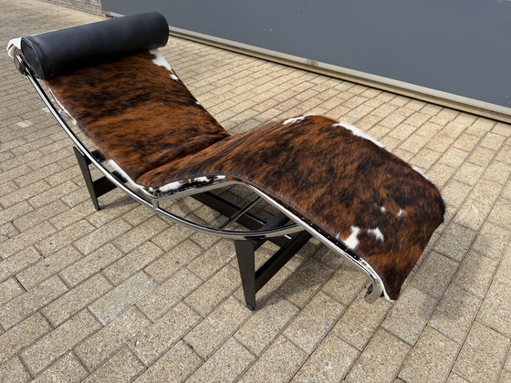 Image 1 of Cassina LC4 Le Corbusier d'origine, cuir de vachette, neuf dans sa boîte
