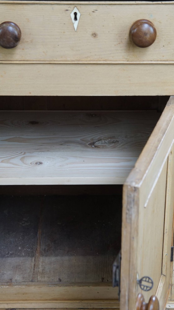 Image 1 of Buffet/ table d'appoint/ comptoir/ îlot de cuisine anglais ancien du début du 19ème siècle en bois de pin