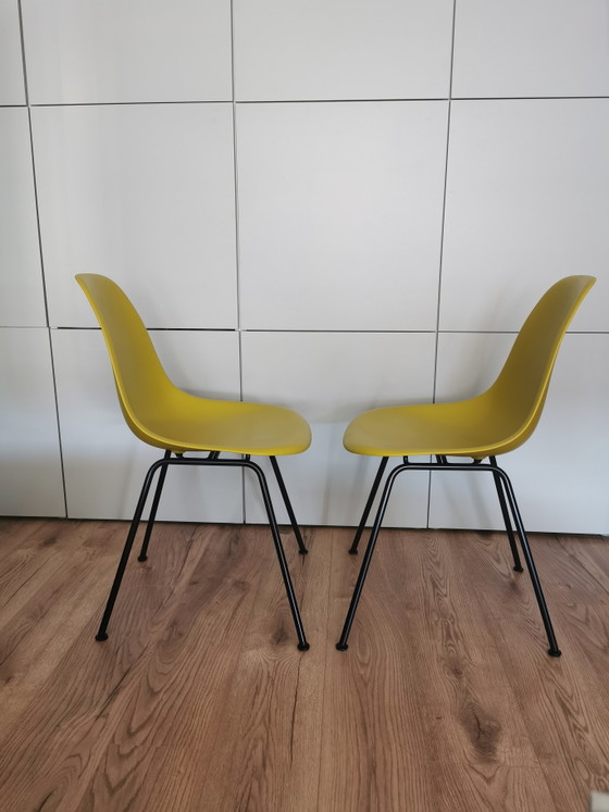 Image 1 of Juego de 2 sillas Vitra Eames DSX (amarillas)