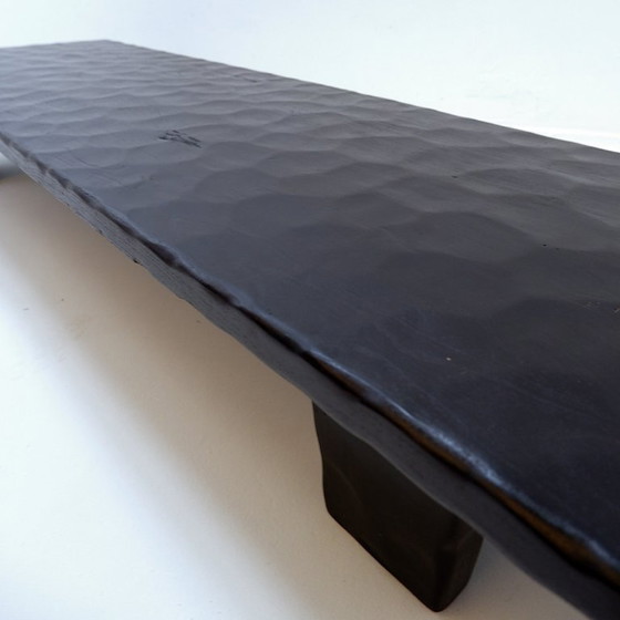 Image 1 of Großer Couchtisch aus schwarzem, gehämmertem Holz