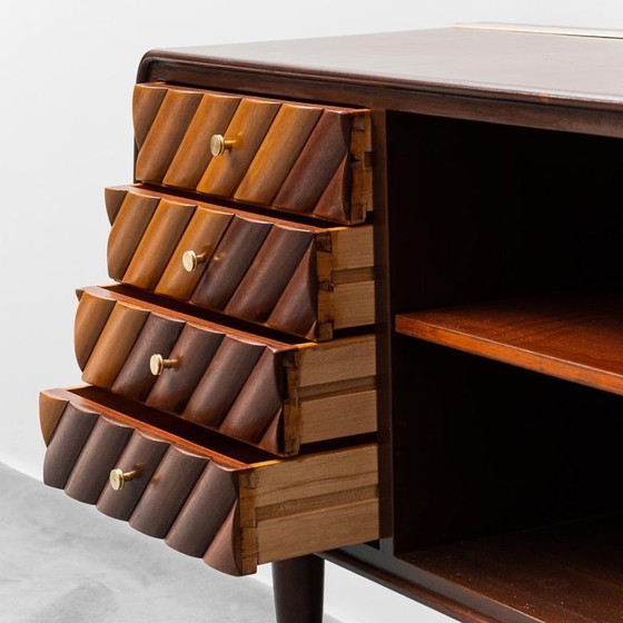 Image 1 of CREDENZA VINTAGE IN LEGNO CON DETTAGLI IN OTTONE DEGLI ANNI '60, ANTIQUARIATO MODERNO