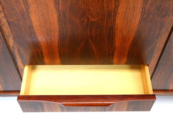 Image 1 of Grande armadio vintage a 5 ante in palissandro con eleganti gambe regolabili in stile italiano anni &#39;60