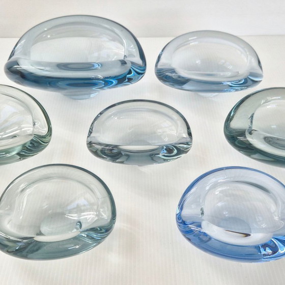 Image 1 of SET DE 7 CENDRIERS VINTAGE 1950 EN VERRE SERIE AKVA DE PER LUKTEN HOLMEGAARD