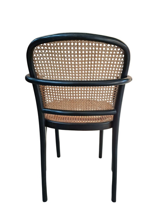 Image 1 of Splendida sedia ispirata all'iconico modello 811 di Josef Hoffmann, nota come Prague Chair.   Si tratta di una riproduzione di a