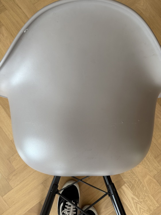6x Vitra Eames DAW sedia con base in acero nero PREZZO PER PEZZO – Sedie da pranzo, Plastic, Wood (photo 8 of 9)