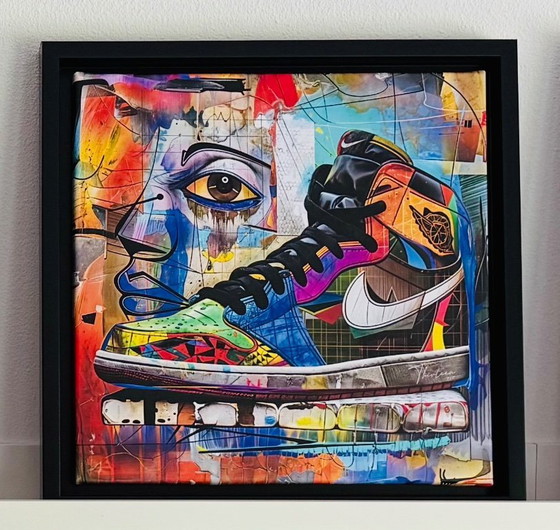 Image 1 of Tredici: "Nike Jordan di Picasso". Firmato a mano, esemplare 7/10. Glicée su tela. Include cornice e sistema di sospensione.