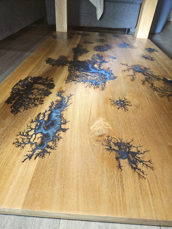 Image 1 of Glow Salontafel Bliksem Patronen - Kleurrijke Epoxy -ligtenberg burning