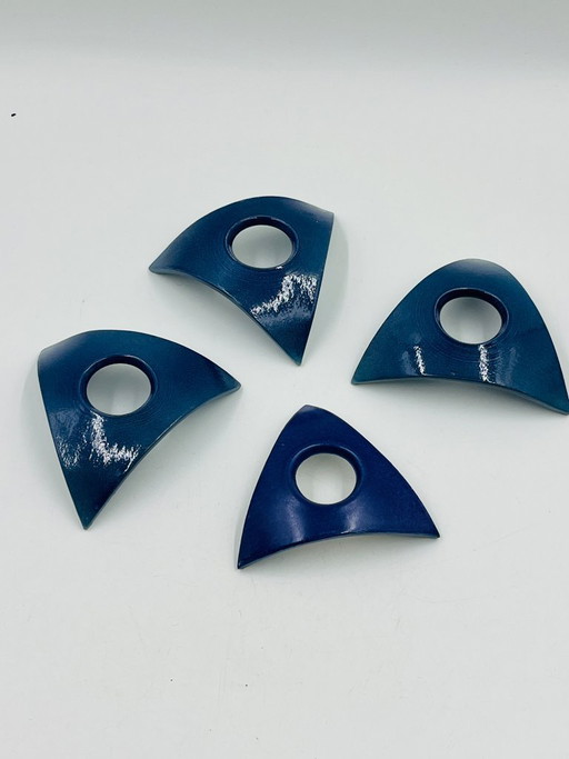 Set di 4 portauova in ceramica blu di design, marca Malice.
