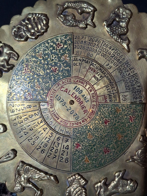 Perpetual calendar in gilded brass – Zodiac – 100 years (1978–2078)