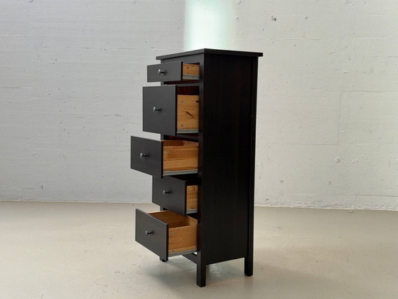 IKEA HEMNES tall chest of drawers with 5 drawers – Black-brown, Solid wood – High Boards (photo 9 of 15)
