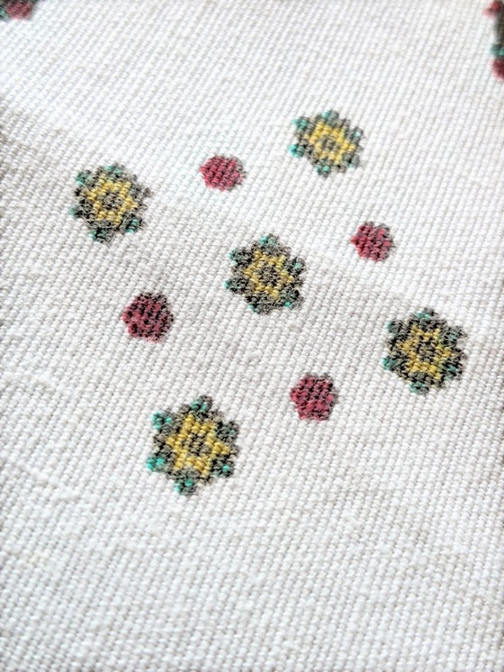 Image 1 of Rot-weißer Weihnachtsstern aus Baumwolle – Platzdeckchen mit Engeln & Sternen, 33cm