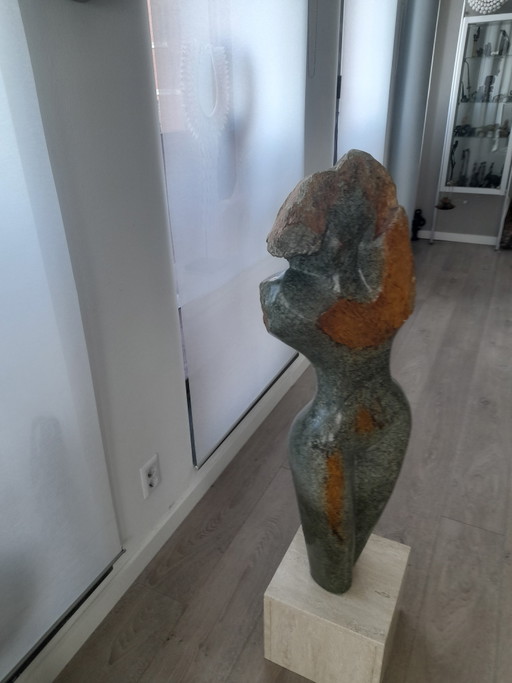 Escultura única de gran tamaño, de 110 cm de altura. – beeldhouwkunst, Stone