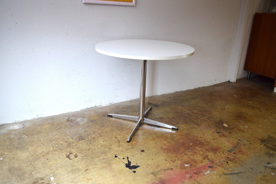 Image 1 of Table d'appoint ronde chromée style Space Age des années 1970