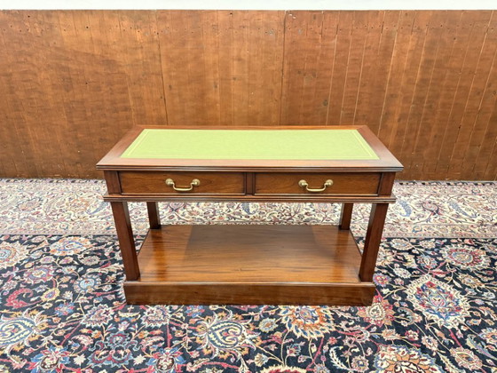 Klassischer englischer Chesterfield Konsolentisch – Leder, Holz (photo 3 of 11)