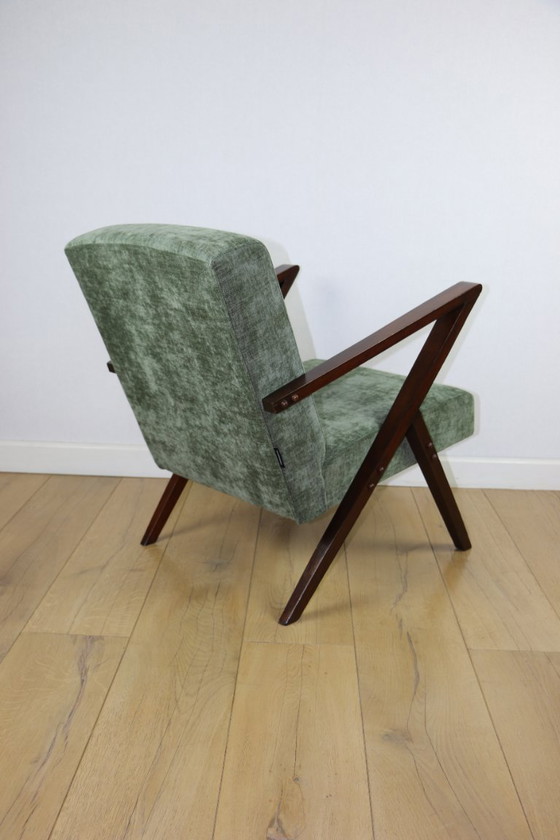 Image 1 of Vintage loft-fauteuil in olijfgroen, net als een spijkerbroek.