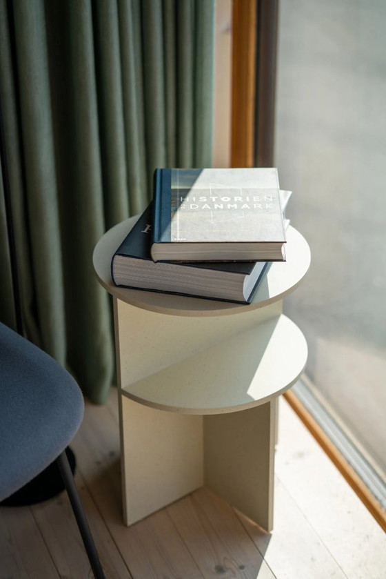 Image 1 of Table d'appoint Muuto Half