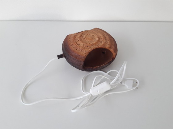 Image 1 of Keramieken vintage wandlamp, chamotte klei, brutalist wandlamp, bruine aardewerken mcm lamp