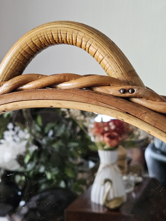 Double-sided mirror on a vintage rattan stand (photo 6 of 9)