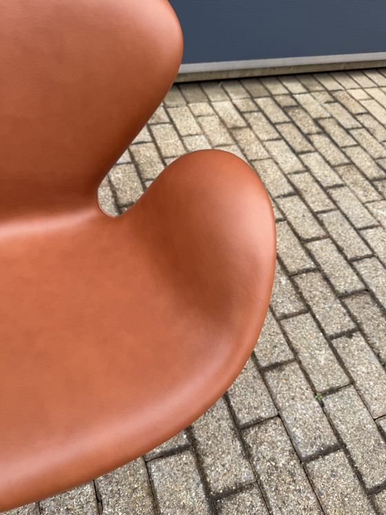Image 1 of Fritz Hansen Swan chair Cognac leder, NIEUWstaat!!
