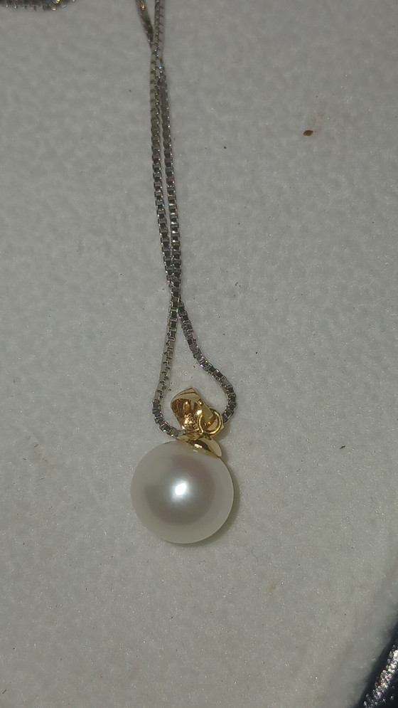 Echte, seltene japanische Salzwasserperle, gefasst in einem massiven 18-karätigen Goldring/Schlangenfassung. (photo 4 of 5)
