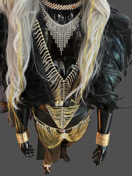Black Goddess – Decorative Objects, Polyester, Plastic (photo 7 of 7)
