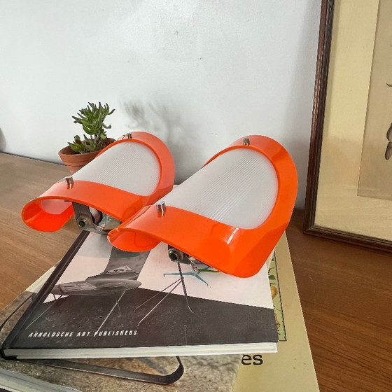 Pair of seventies orange plexiglass Wall lights (photo 3 of 9)
