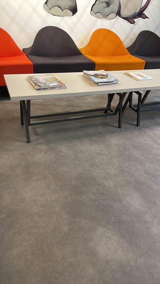 Arbeitstisch/Schreibtisch und passende Couchtische