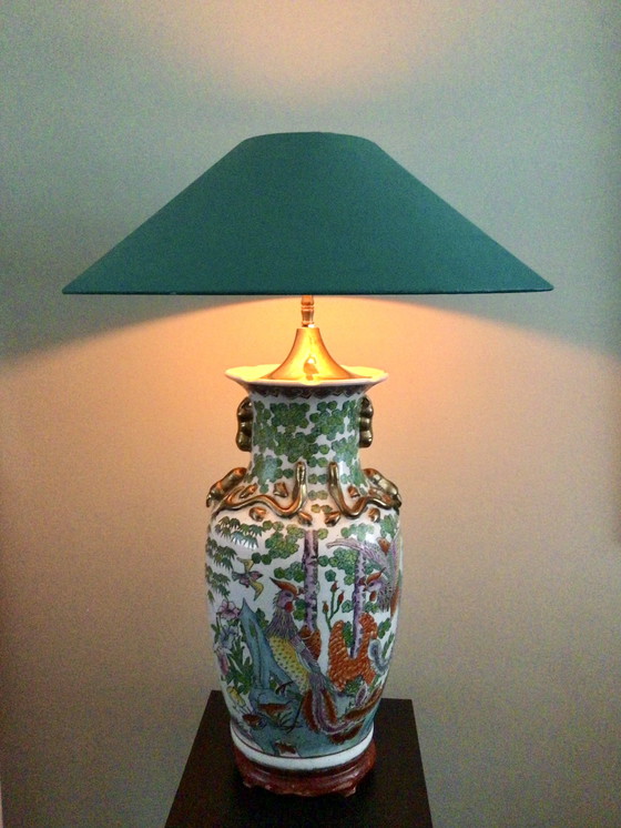 Image 1 of Grote Mid Century Chinese Family Rose Tafellamp Hoogte 76 cm 